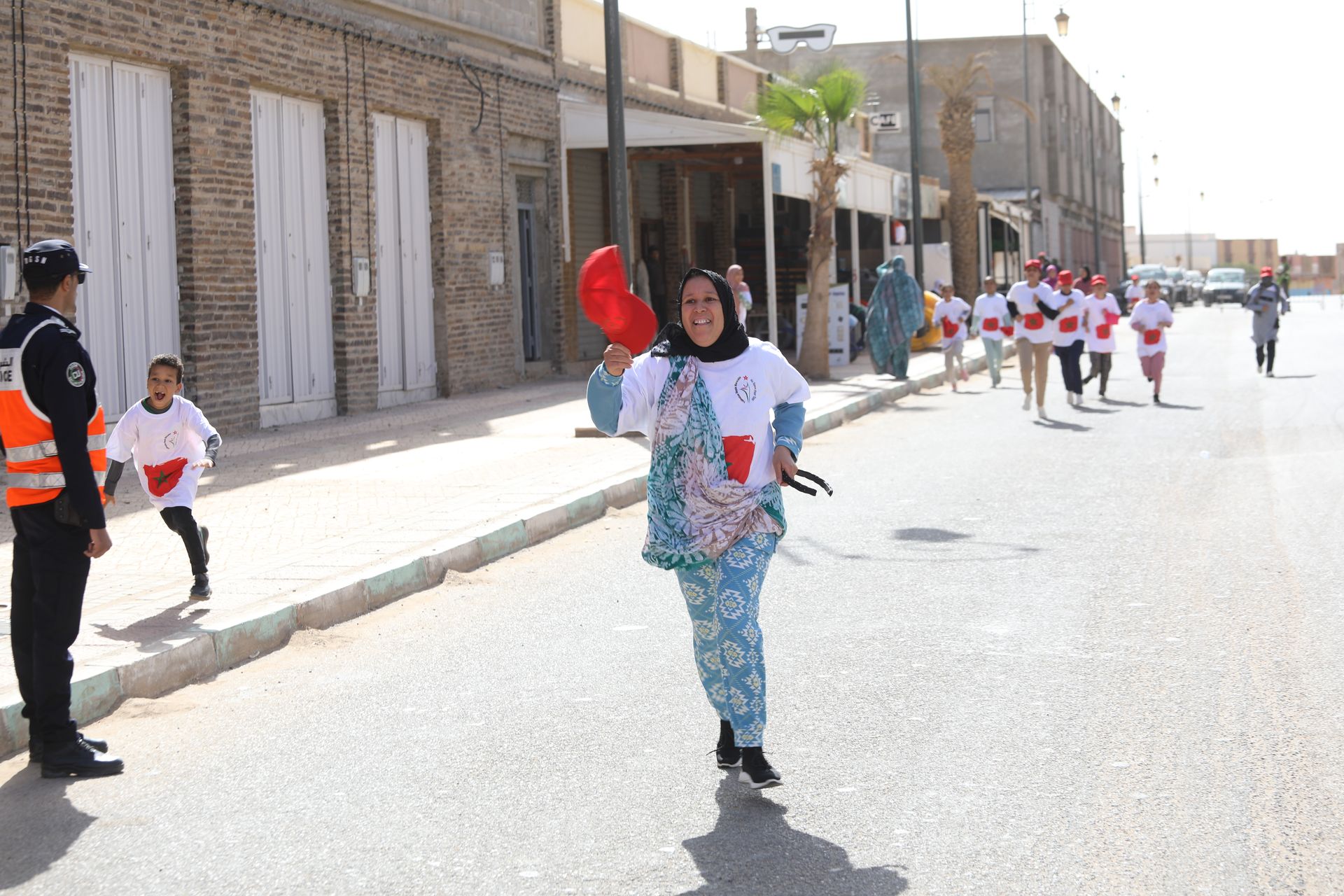 تتويج الفائزات في خطوات النصر النسائية بالسمارة